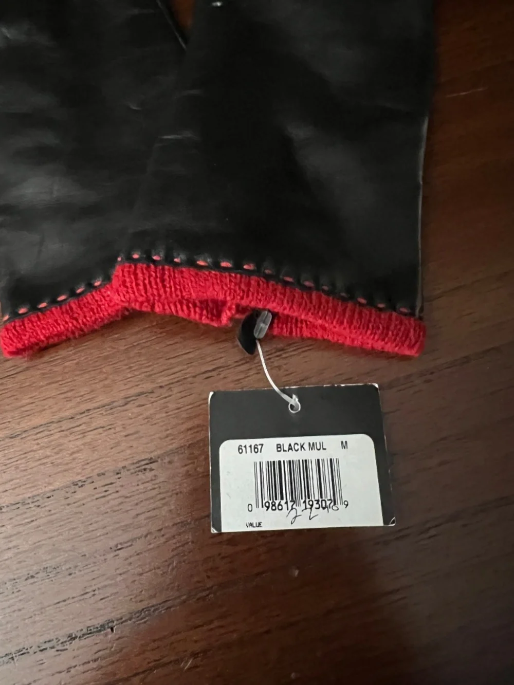 Fownes Brothers Women's Black Leather Gloves with Red liner Size M (NWT)